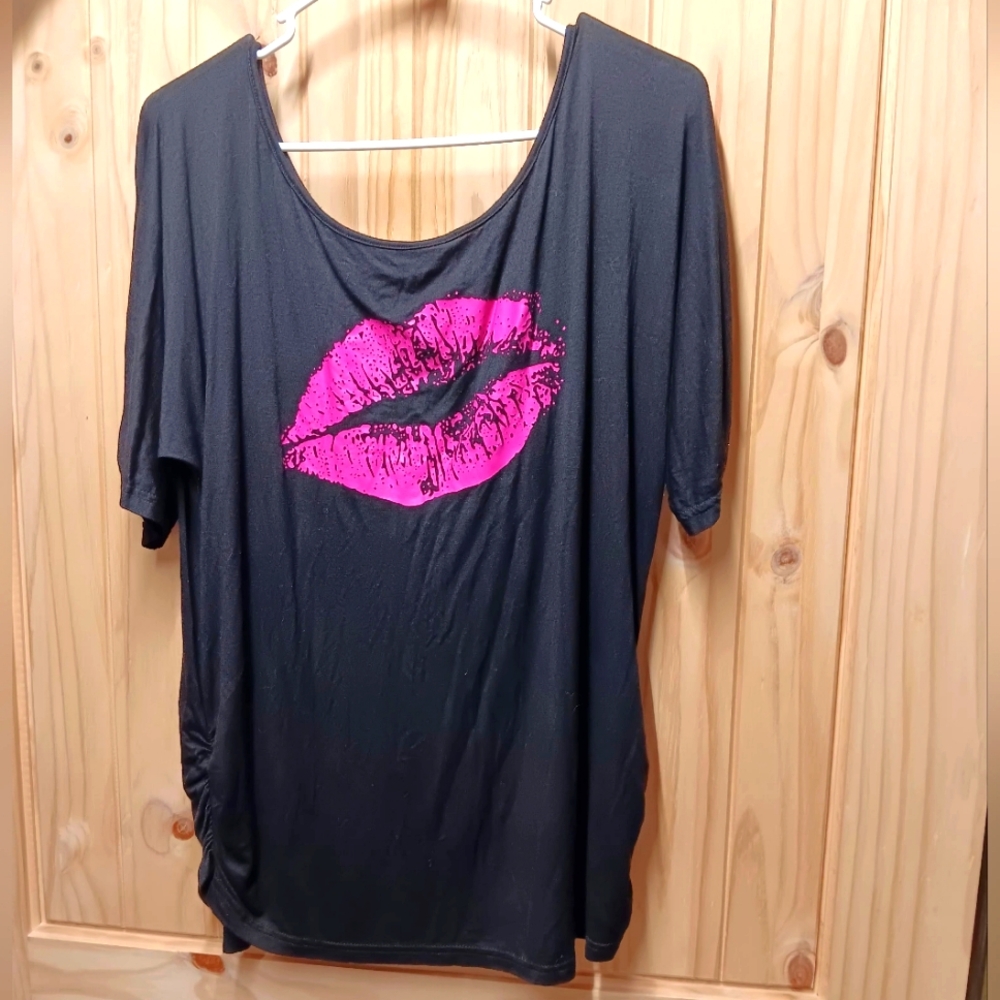 Amazon Fashion Pink Lip Top EUC
